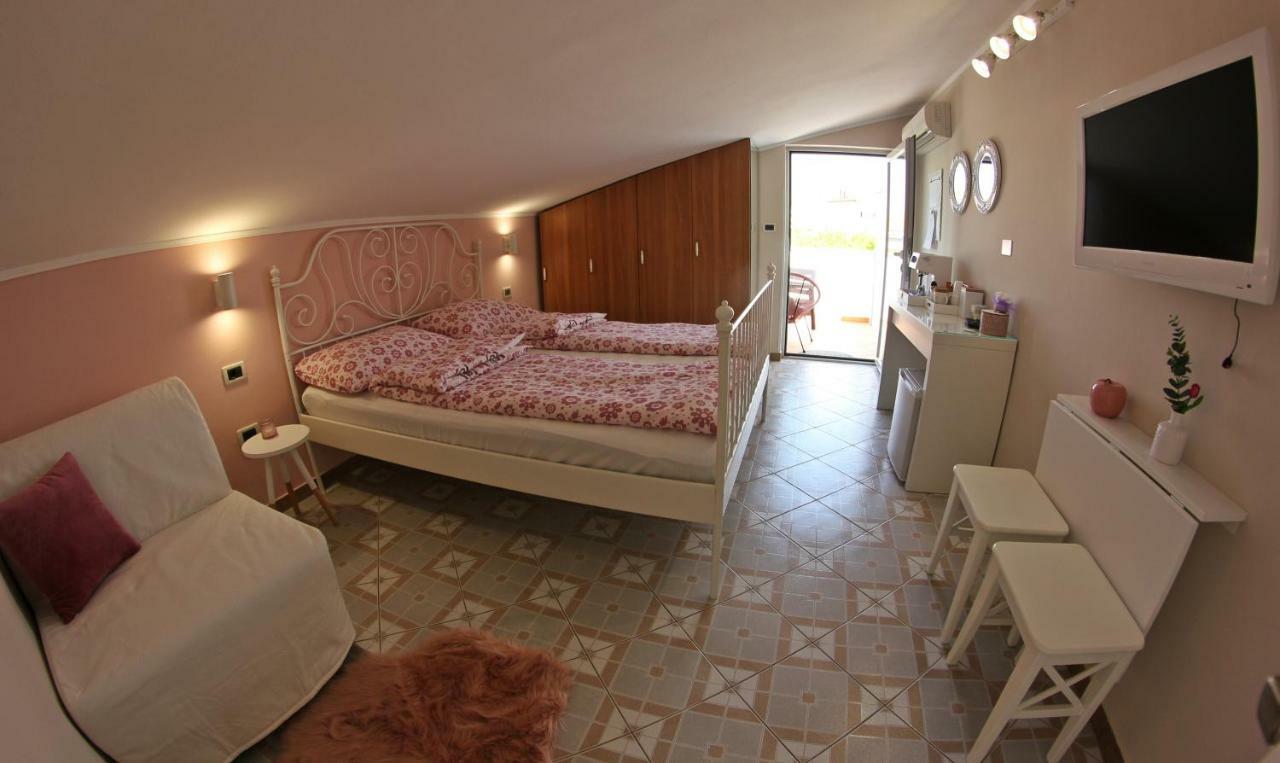 Room And Apartment Doris Ловречиця Екстер'єр фото