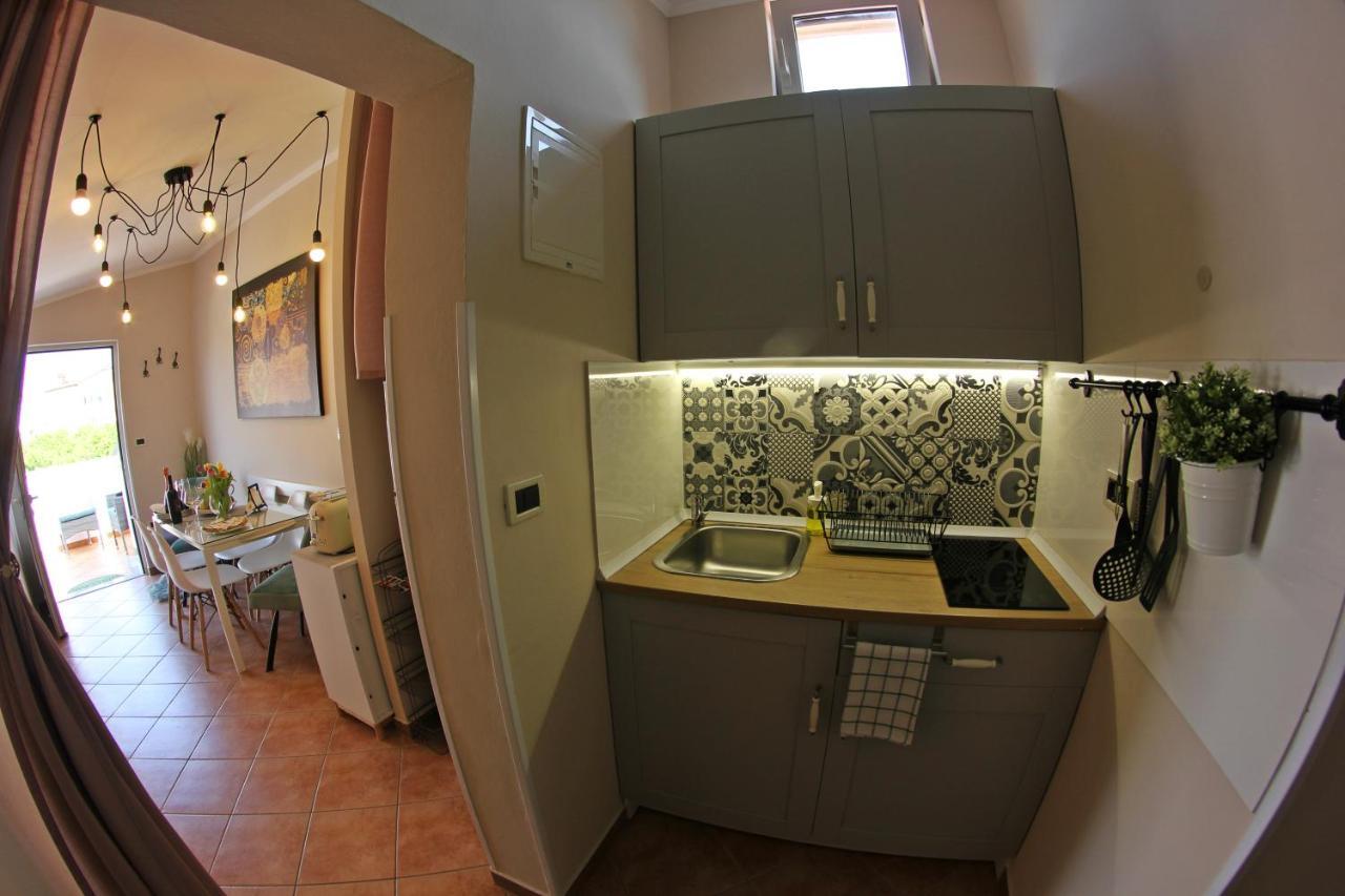 Room And Apartment Doris Ловречиця Екстер'єр фото