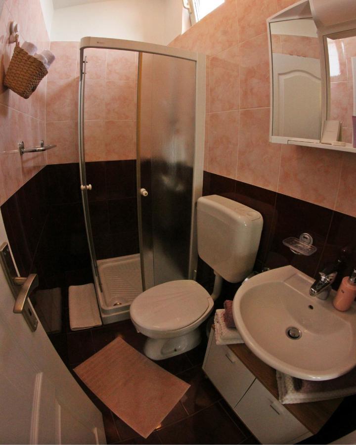 Room And Apartment Doris Ловречиця Екстер'єр фото